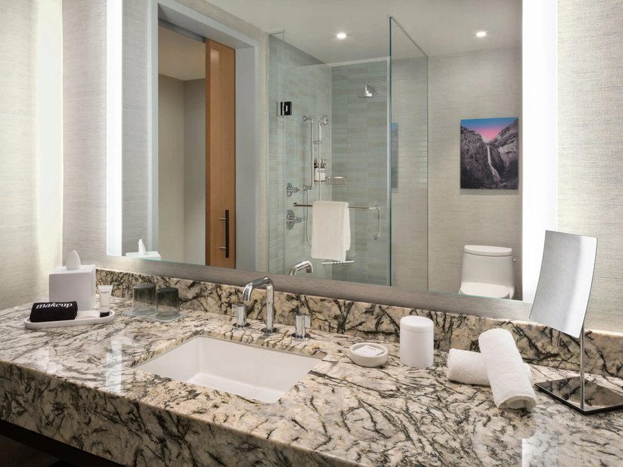 Hotel Stratford — Bathroom