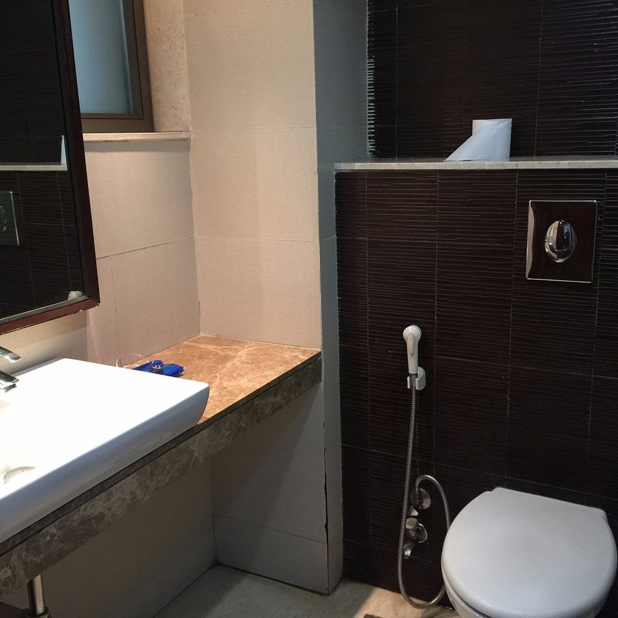 Hotel Su Shree Continental Dx — Bathroom