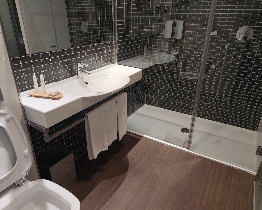 Hotel Suites Feria — Bathroom