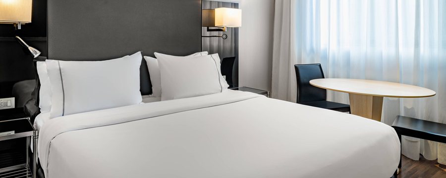 Hotel Suites Feria — Guest room
