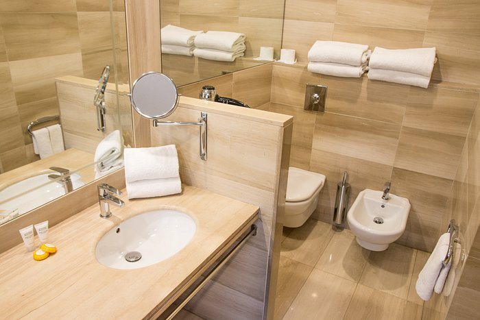 Hotel Suizo Barcelona Catalonia — Bathroom