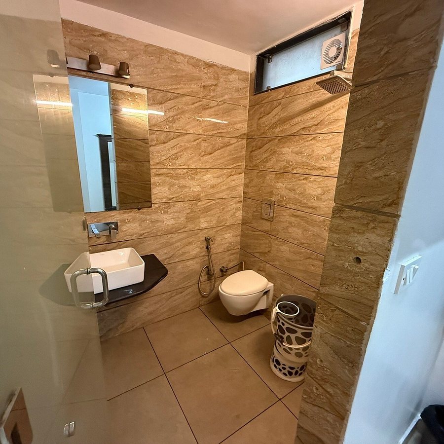 Hotel Sun International — Bathroom