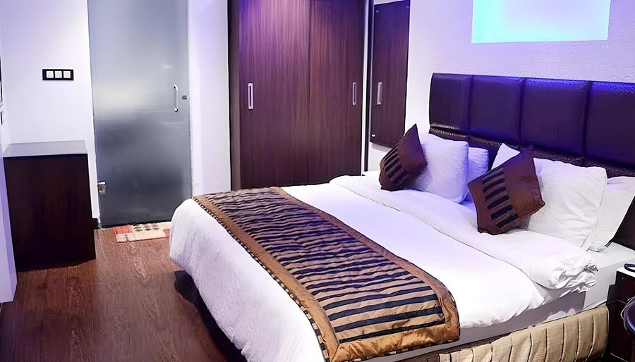 Hotel Sun International — Guest room