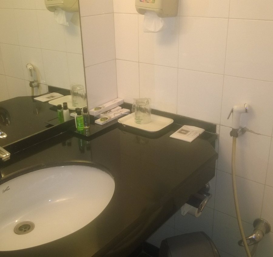 Hotel Suncity Residency — Bathroom