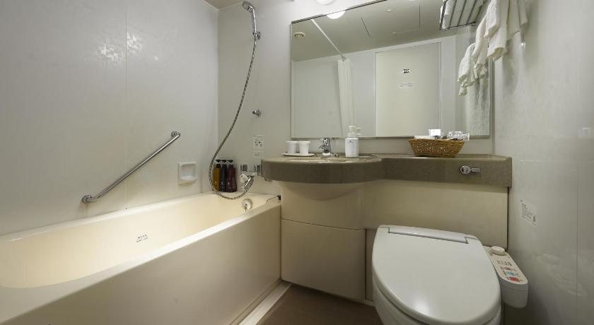 Hotel Sunroute Plaza Shinjuku — Bathroom