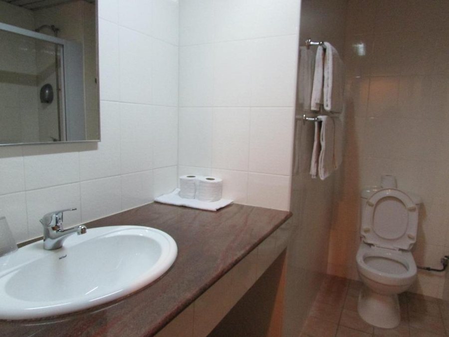 Hotel Supreme — Bathroom