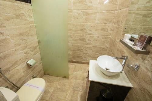 Hotel Surya International — Bathroom