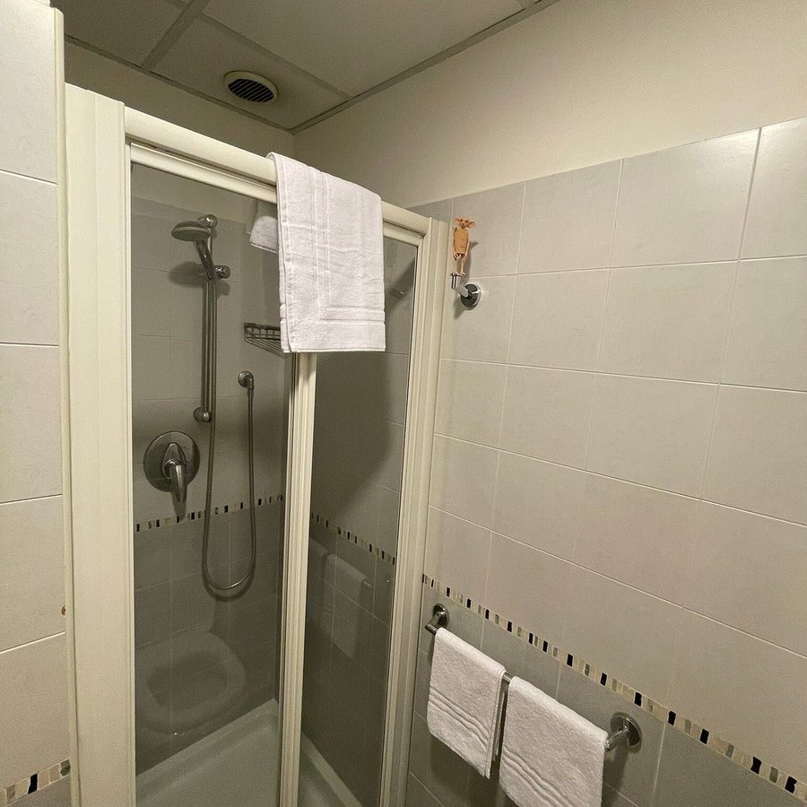 Hotel Susa — Bathroom