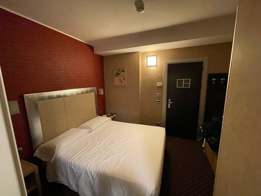 Hotel Susa — Guest room