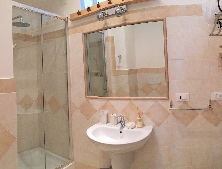 Hotel Sweet Home — Bathroom