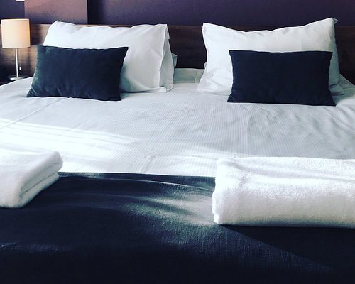 Hotel Swing — Guest room