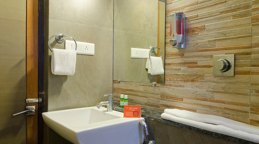 Hotel Taksh Inn — Bathroom