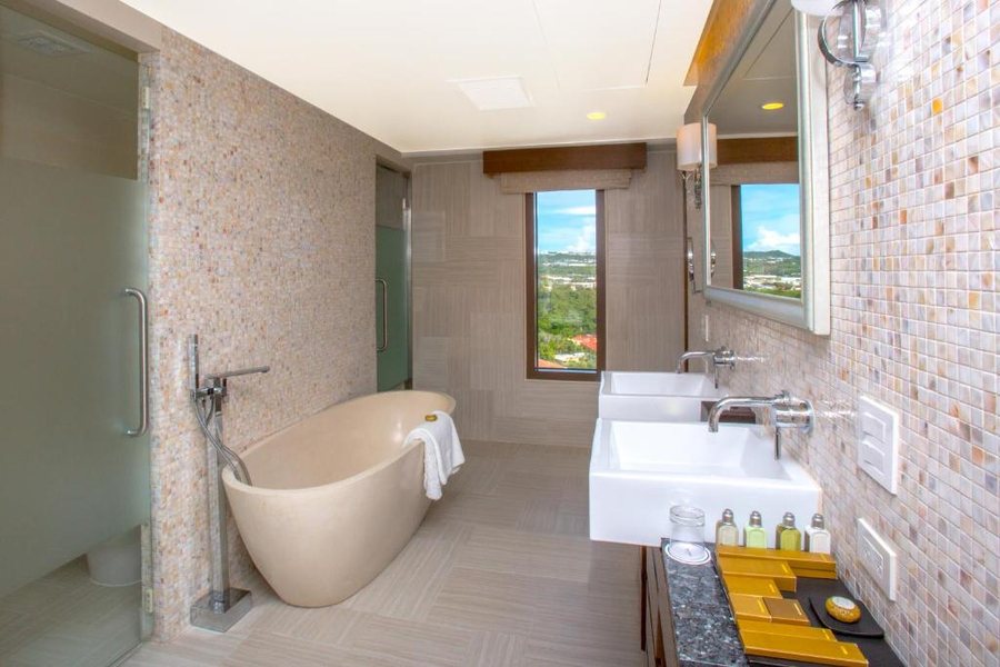 Hotel Tano — Bathroom