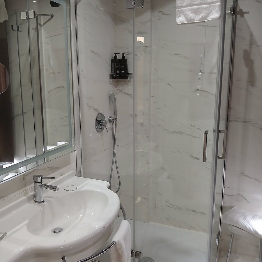 Hotel Teco — Bathroom