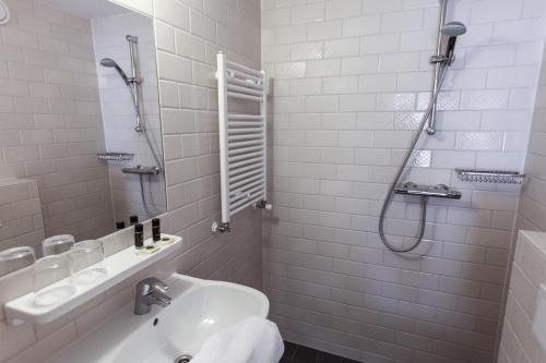 Hotel The Exchange — Bathroom