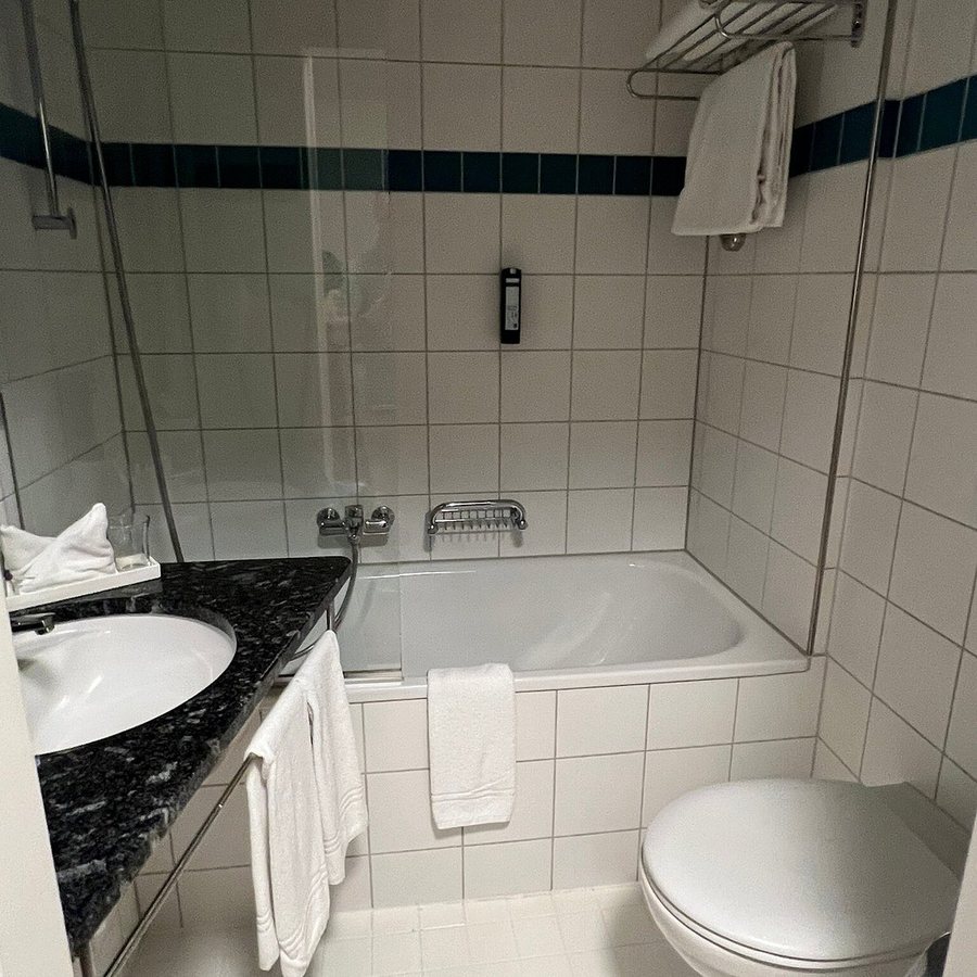 Hotel Tilia — Bathroom