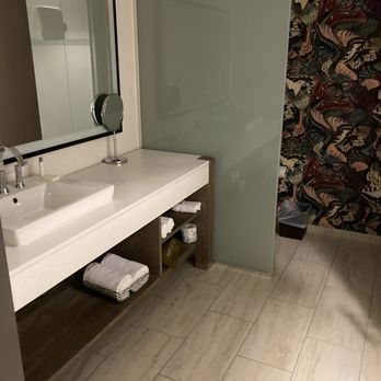 Hotel Tonnelle New Orleans A Tribute Portfolio Hotel — Bathroom
