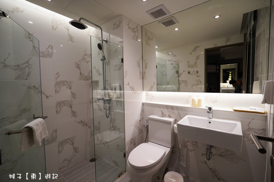 Hotel Tranz — Bathroom