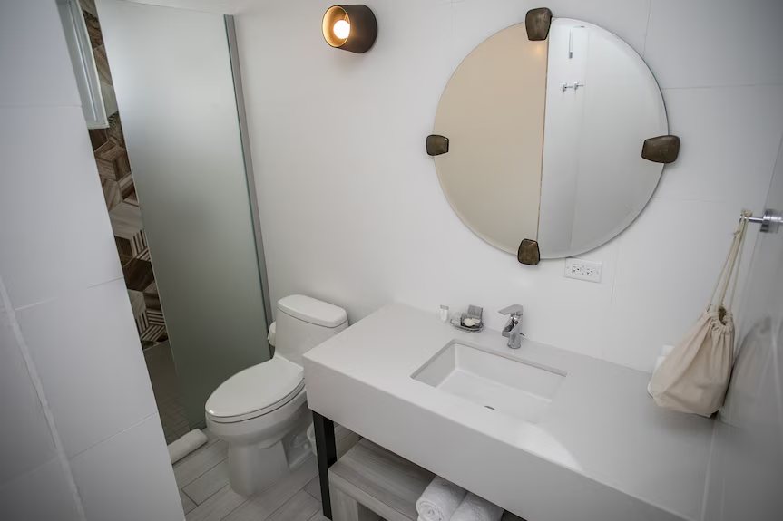 Hotel Tropica — Bathroom