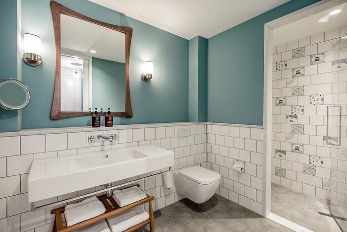 Hotel Twenty Seven — Bathroom