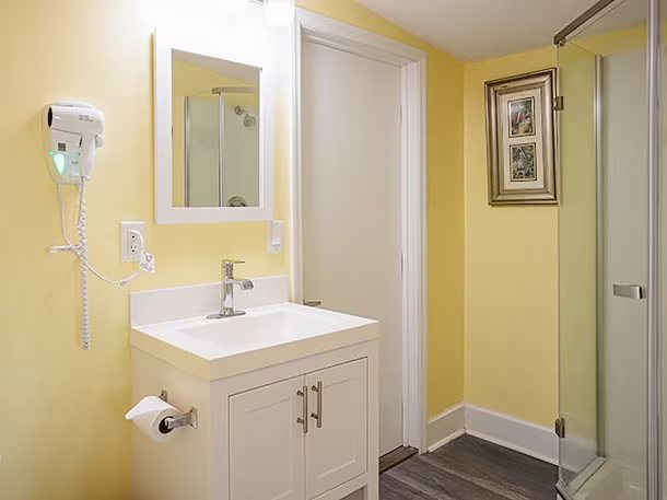 Hotel Tybee — Bathroom