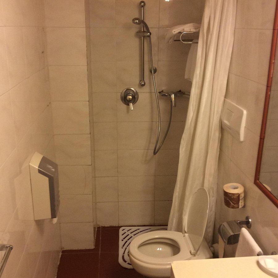 Hotel Unicorno — Bathroom