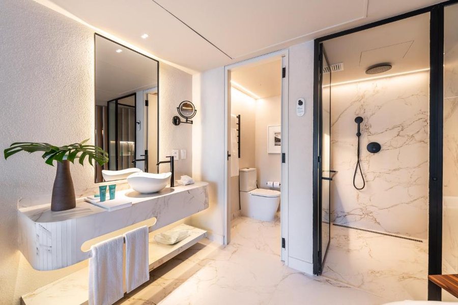 Hotel Unique — Bathroom