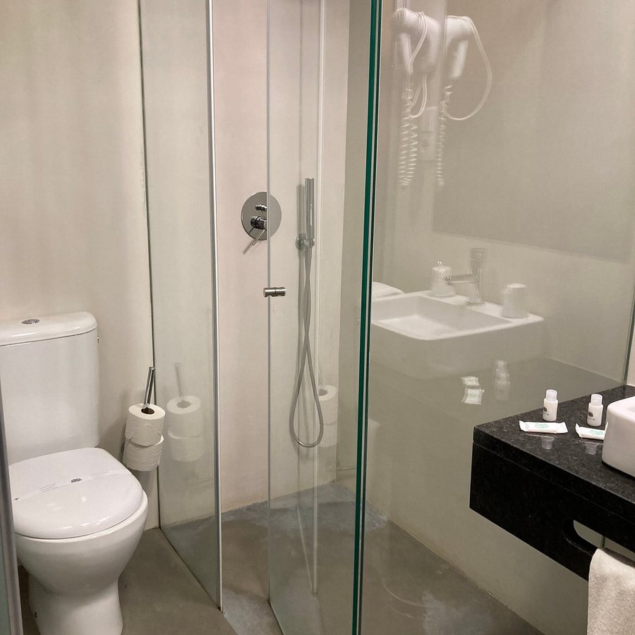 Hotel Universal — Bathroom