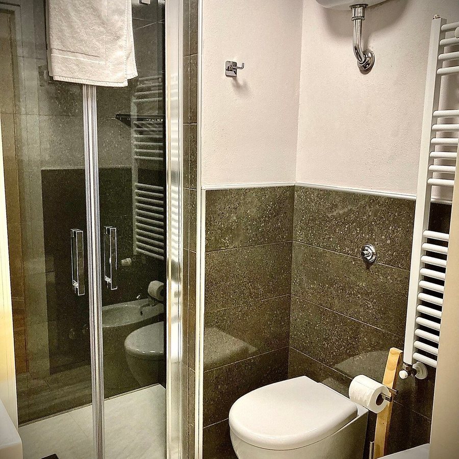 Hotel Universo — Bathroom
