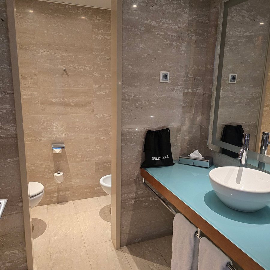Hotel Upper Diagonal Barcelona Catalonia — Bathroom