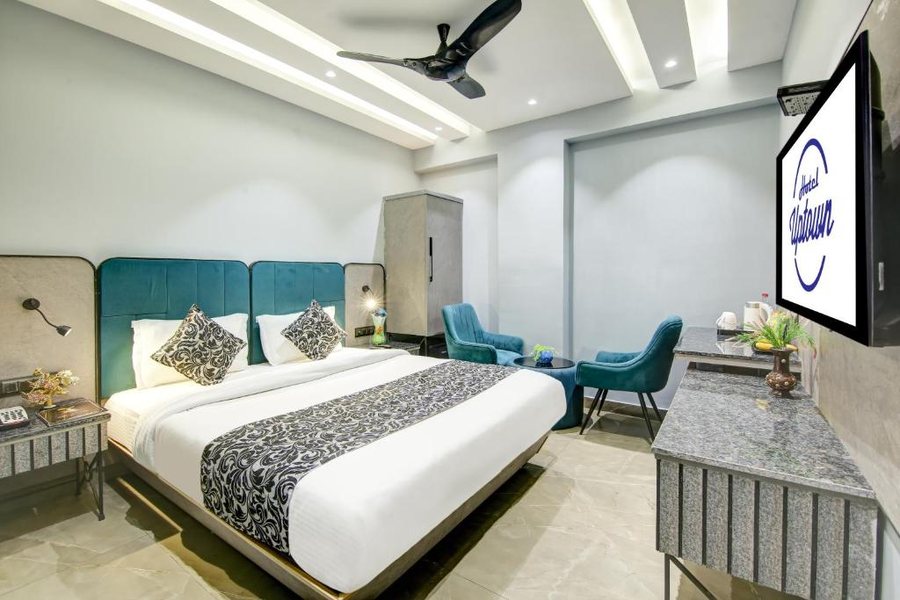 Hotel Uptown — Guest room