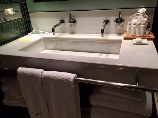 Hotel Urban — Bathroom