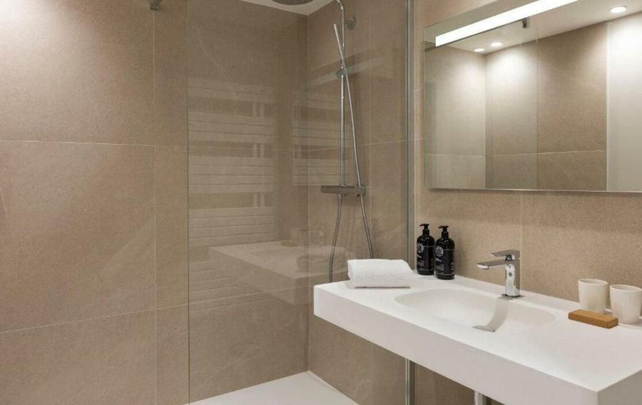 Hotel Val d Este — Bathroom