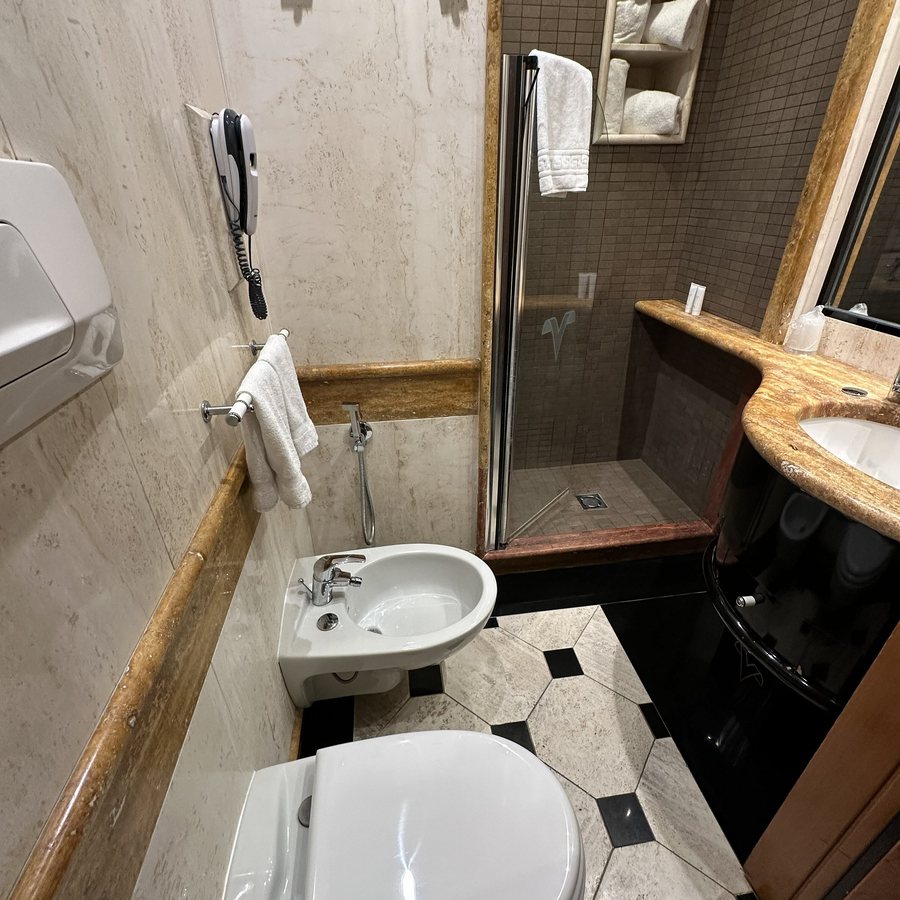 Hotel Valadier — Bathroom