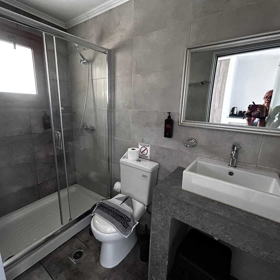 Hotel Vallian Village — Bathroom