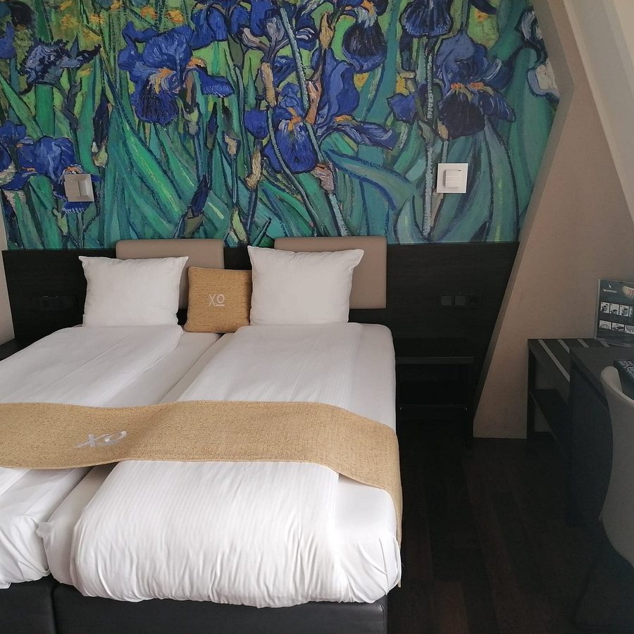 Hotel Van Gogh — Guest room