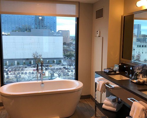Hotel Van Zandt — Bathroom