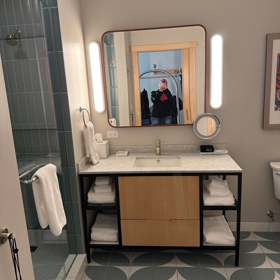 Hotel Verdant — Bathroom