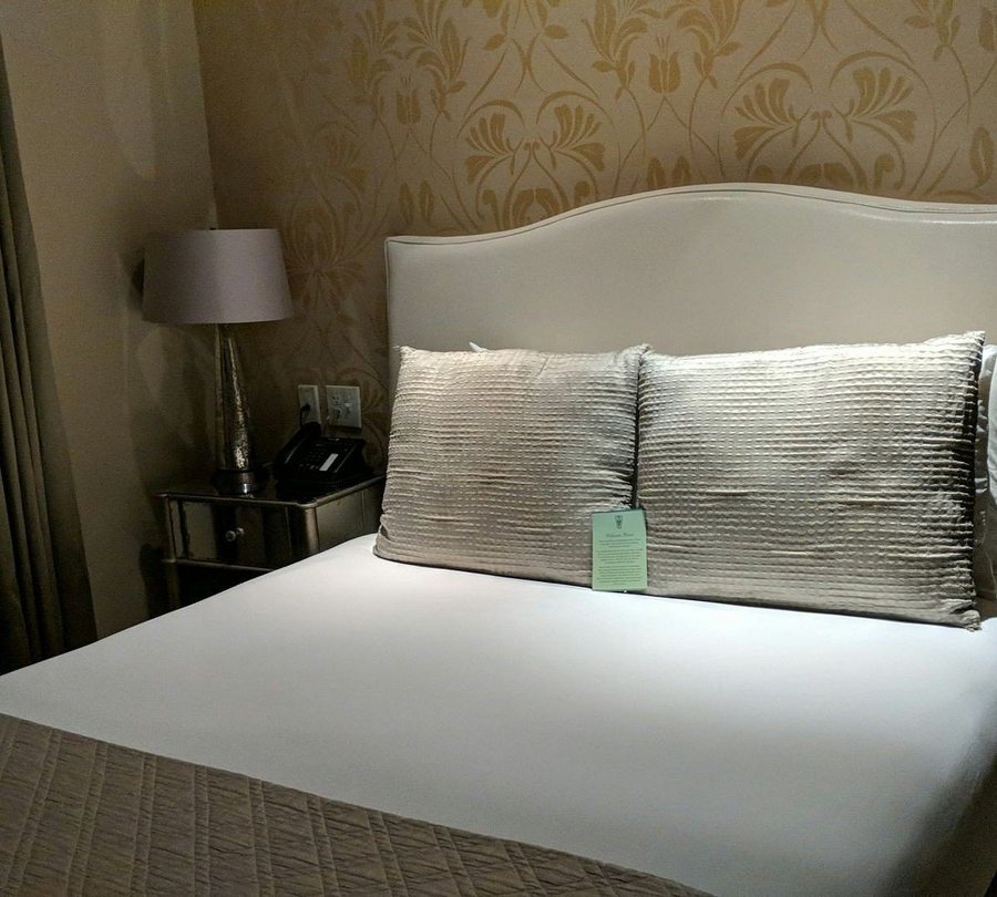 Hotel Veritas — Guest room