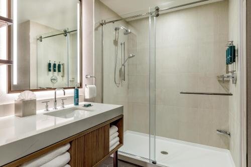 Hotel Vermont — Bathroom
