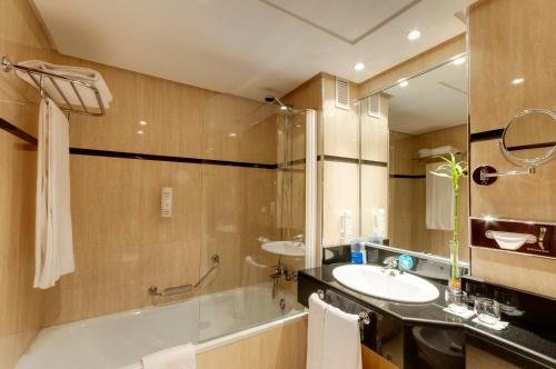 Hotel Villa de Barajas — Bathroom