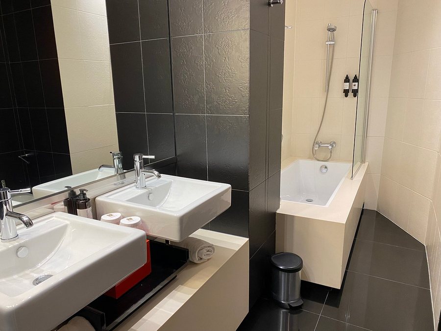 Hotel Vincci Via 66 — Bathroom