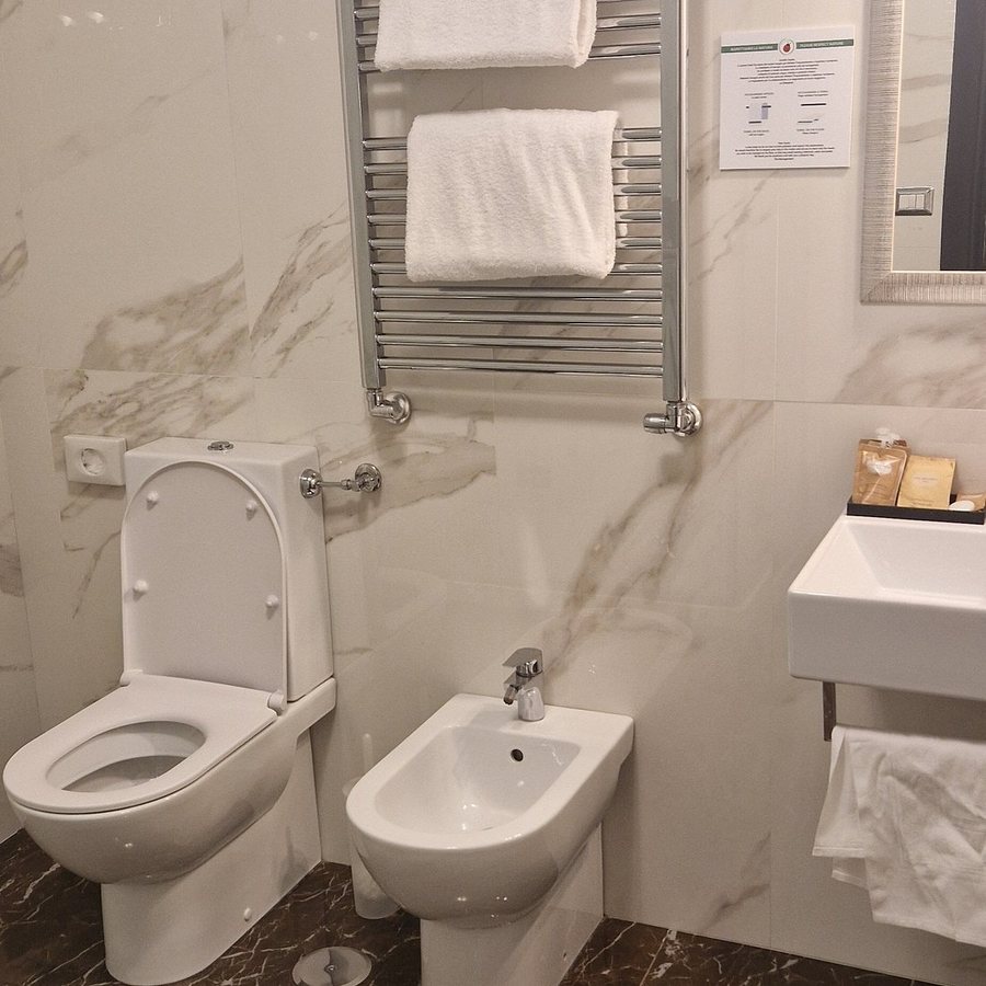 Hotel Virgilio — Bathroom