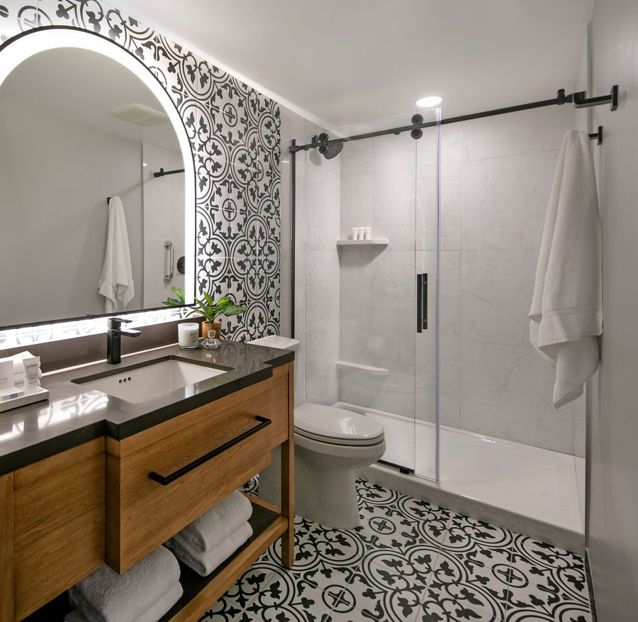 Hotel Virginia Santa Barbara Tapestry Collection by Hilton — Bathroom