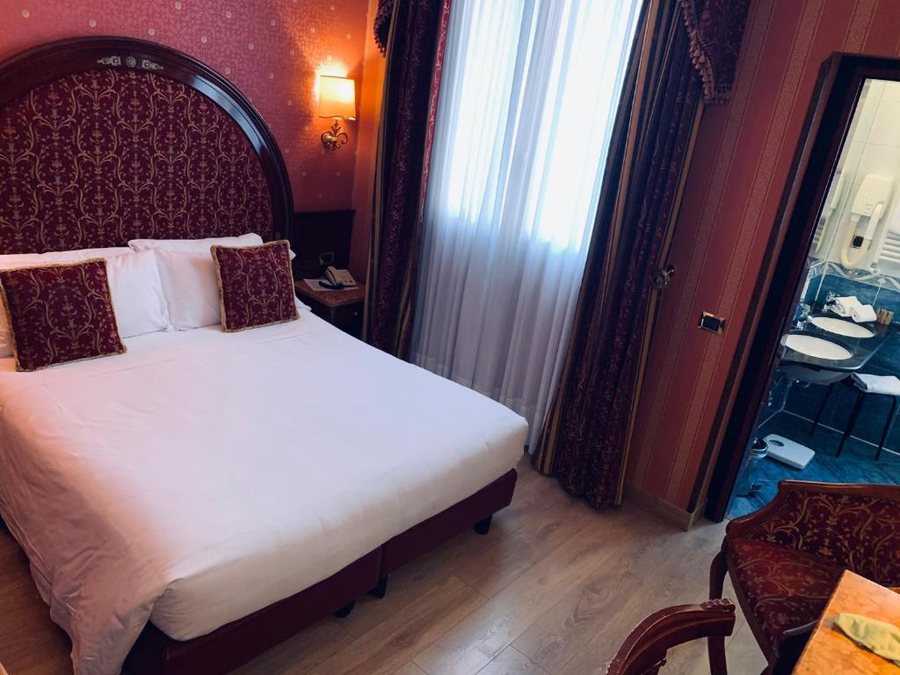 Hotel Vittoria — Guest room