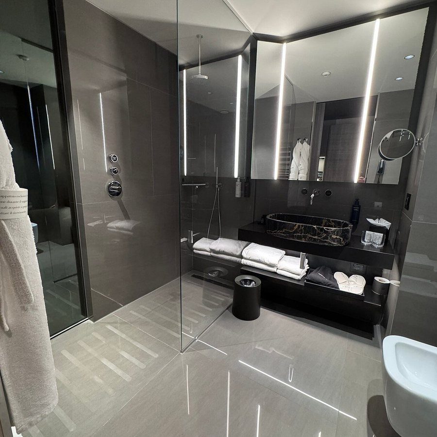Hotel Viu Milan — Bathroom