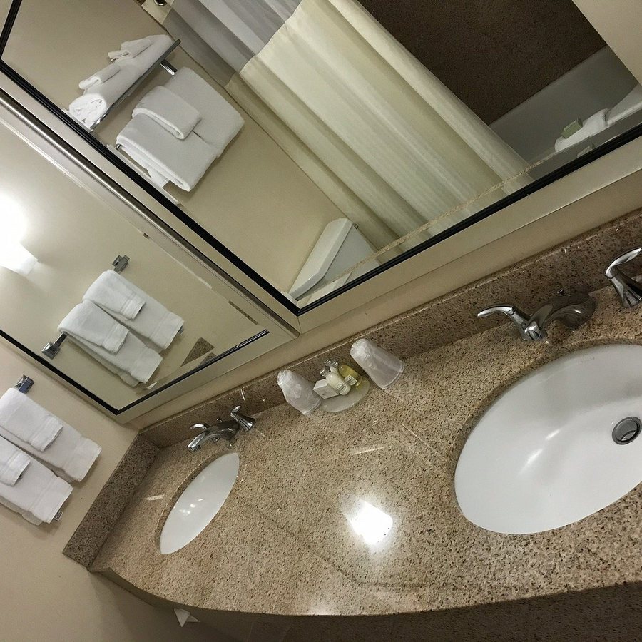 Hotel Vue Ascend Hotel Collection — Bathroom