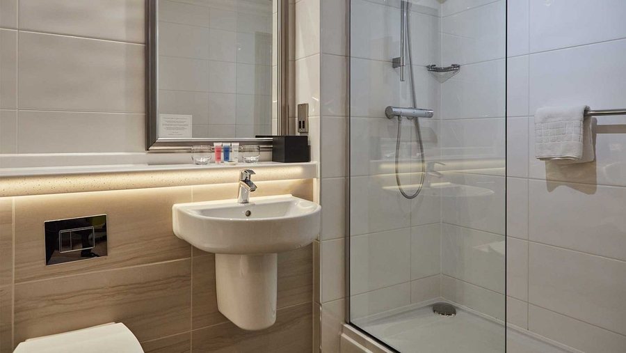 Hotel Warner — Bathroom