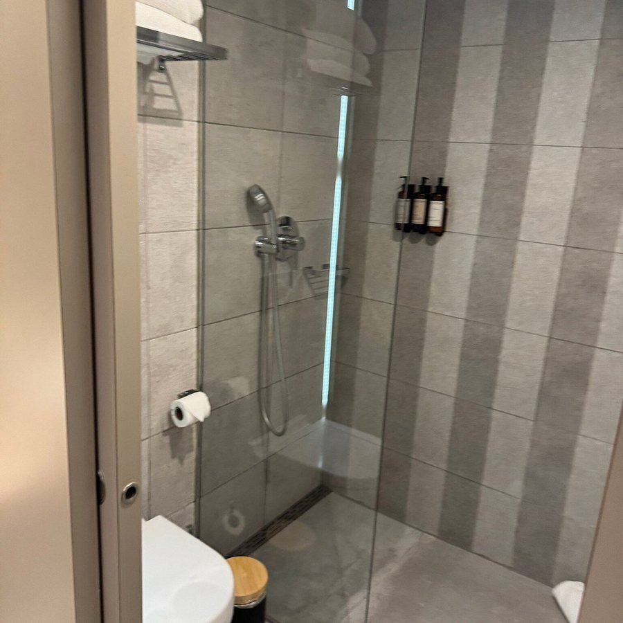 Hotel Well Come Barcelona — Bathroom