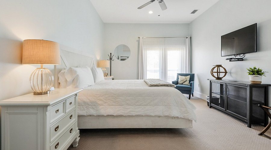 Hotel Whiskey In Pass Christian — Guest room